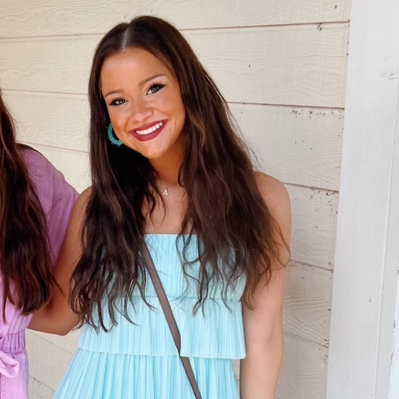 Meet your Posher, Allison - Picture 1 of 1